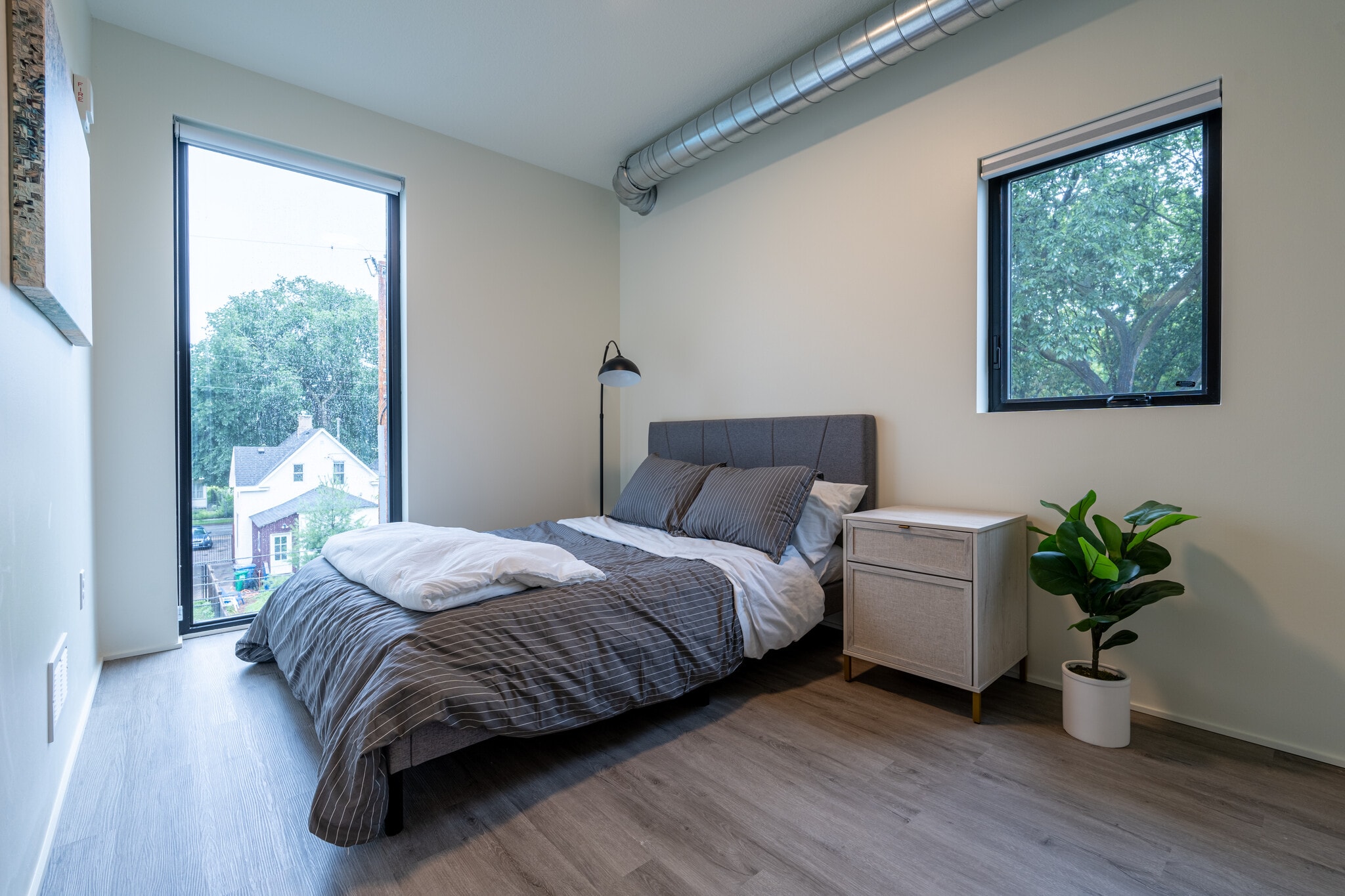 Building Photo - 2718 Grand Ave S