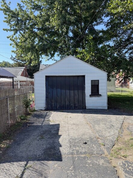 Building Photo - 20155 Revere St