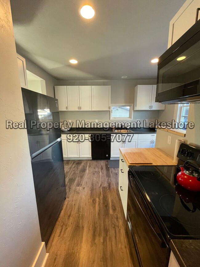 Building Photo - Fully Furnished House - Six or Twelve Mont...