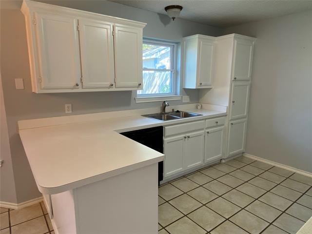 Building Photo - 5949 Sundown Dr