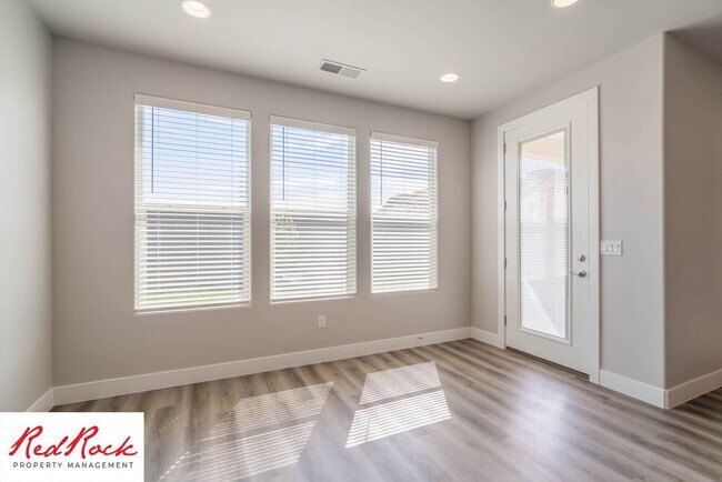 Building Photo - Beautiful 4-Bedroom 2.5 Bath with a 3 Car ...