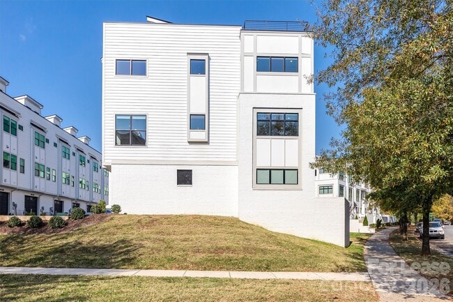 Building Photo - 2319 Wesley Village Rd