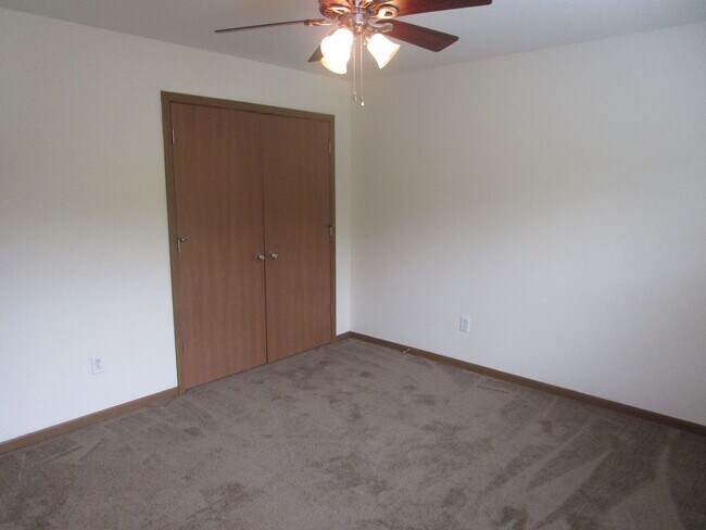 Building Photo - 605-607 Glenstone Dr.