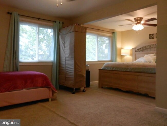 Building Photo - 781 Sugarland Run Dr