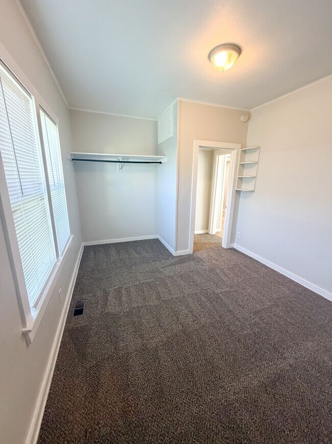 Building Photo - 2 BED, 1 BATH HOUSE