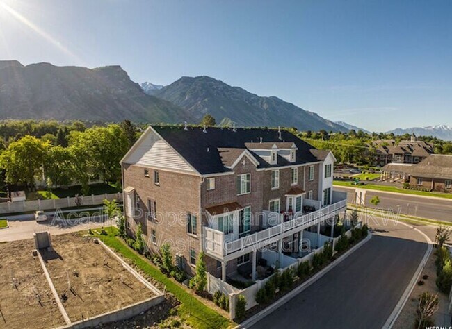 Building Photo - 3713 N 60 E