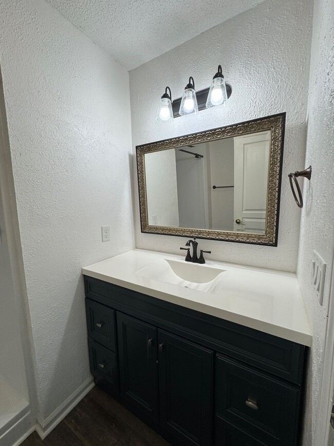 Building Photo - West AVL - Beautifully Updated Townhouse
