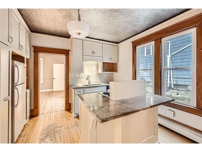 Building Photo - 1156 Marion St