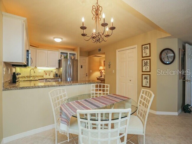 Building Photo - 1050 Longboat Club Rd