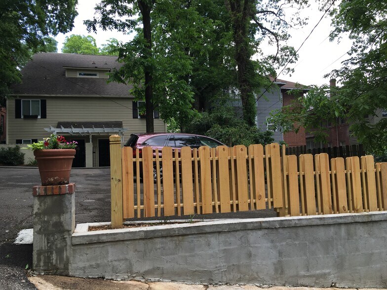 Parking - 2808 10th Ct S