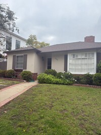 Building Photo - Bright & Inviting Brentwood Home – Spaciou...