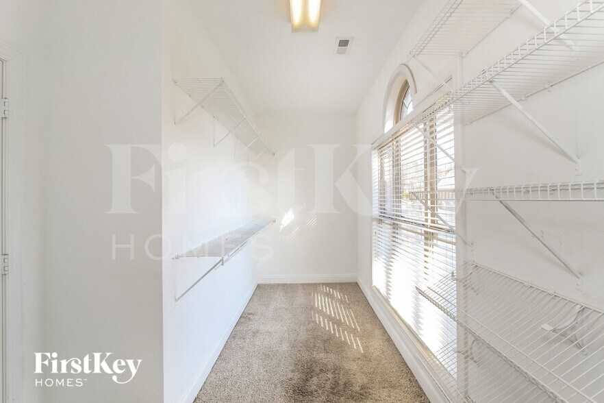 Building Photo - 6209 Shades Pointe Ln