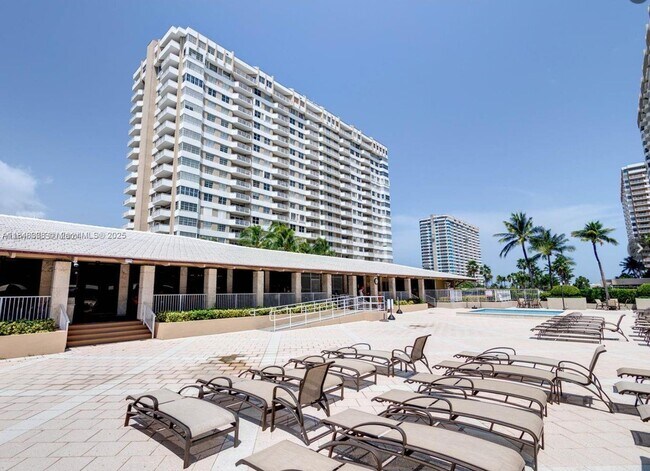 Building Photo - 1965 S Ocean Dr