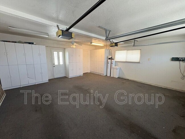 Building Photo - 473 W Deodar Ln