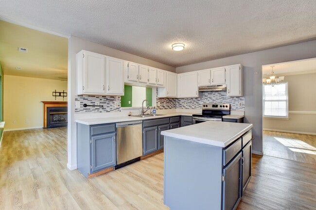 Building Photo - 214 Jouster Way