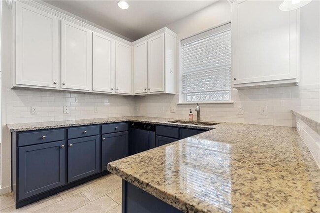 Building Photo - 6307 Betty Cook Dr