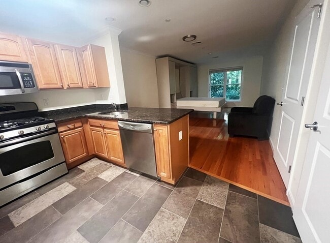 Building Photo - 446 Belgrade Ave