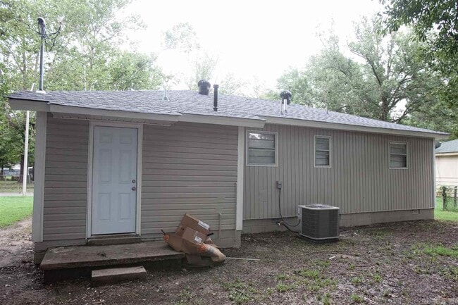 Building Photo - 917 Healy St