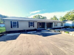 Building Photo - 8 Stephanie Dr