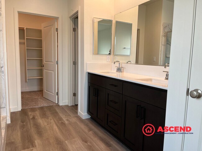 Building Photo - Stunning 4-Bedroom Home!