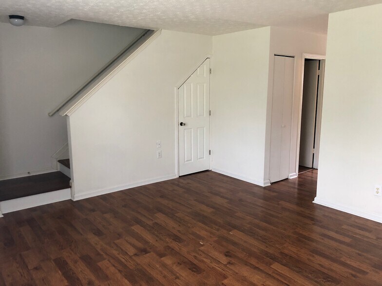 Building Photo - 104 Waterview Dr