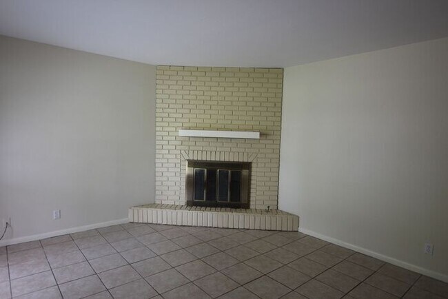 Building Photo - Tour Today! 3 Bedroom, 1 Bathroom home in Tyler!