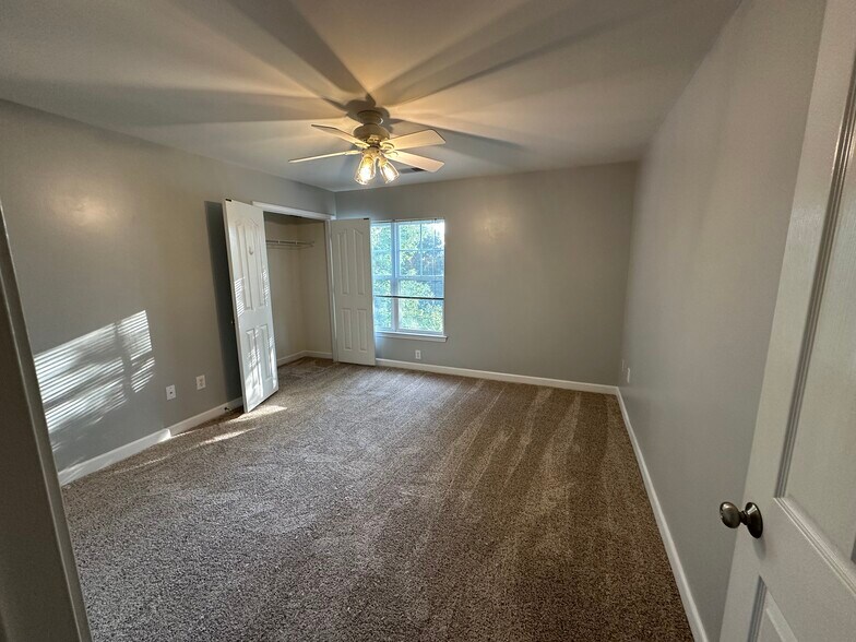 Building Photo - 16446 Redstone Mountain Ln