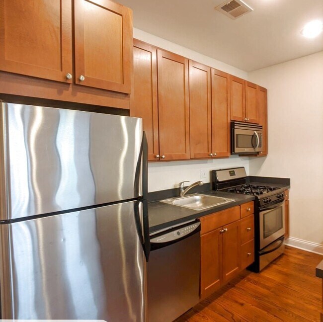 Building Photo - 2836 N Albany Ave