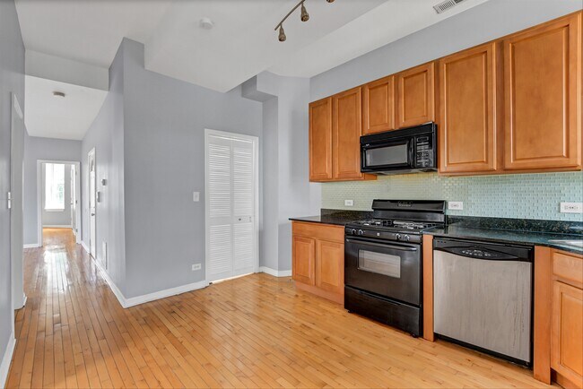 Building Photo - 1332 N Campbell Ave