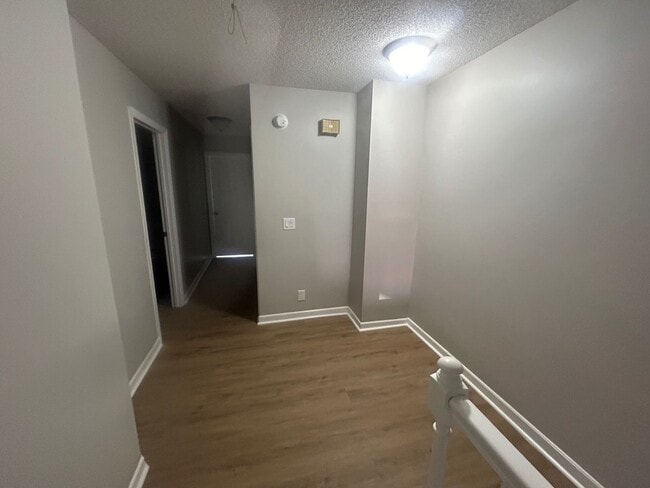 Building Photo - 137 Lionsgate Dr