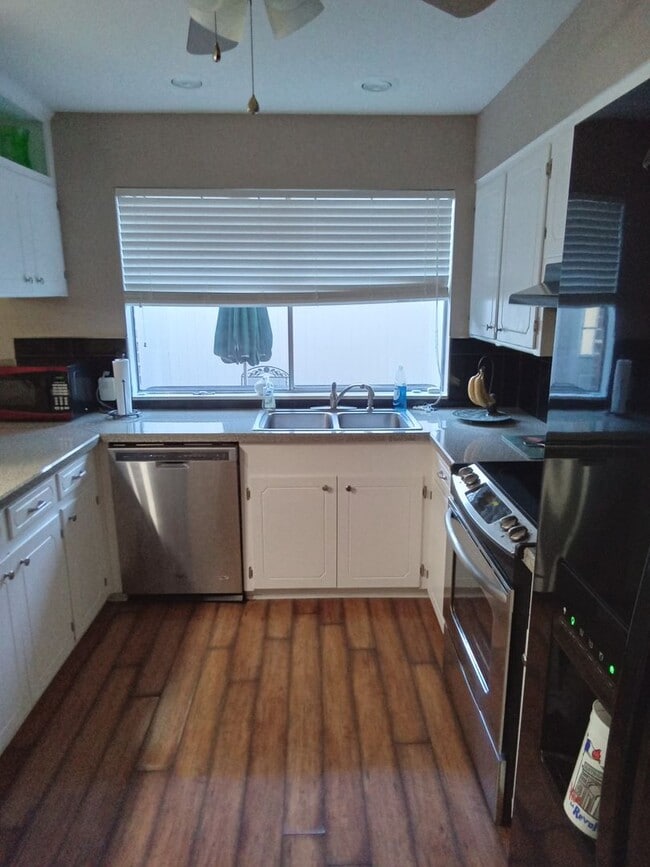 Building Photo - ***Broadmoor / Anderson Island Area***