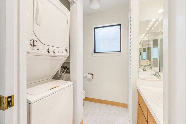 Building Photo - North Berkeley Condo – Steps from Campus w...