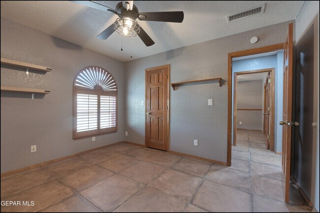 Building Photo - 6412 Via Aventura Dr