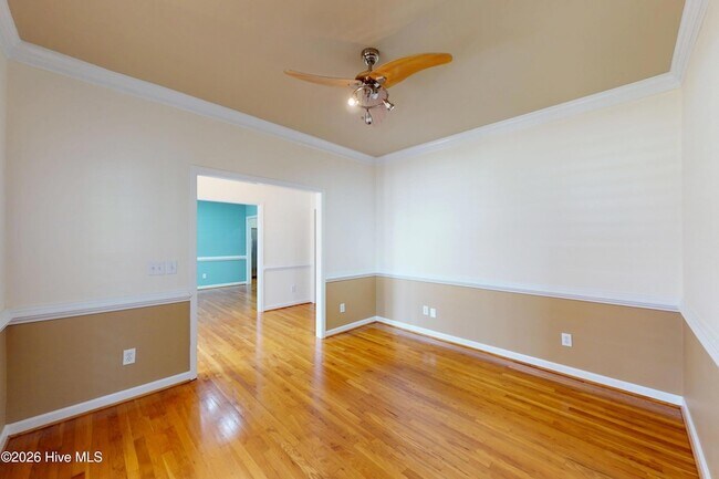Building Photo - 1140 Greenbriar Dr