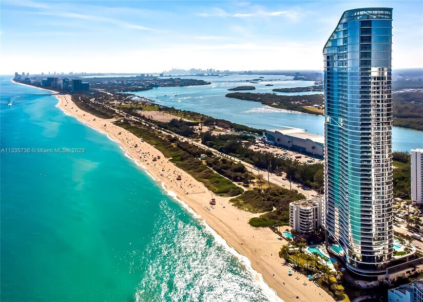 Building Photo - 15701 Collins Ave