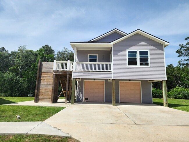 Primary Photo - 3/2/2-on a Cul De Sac-Ready for move in