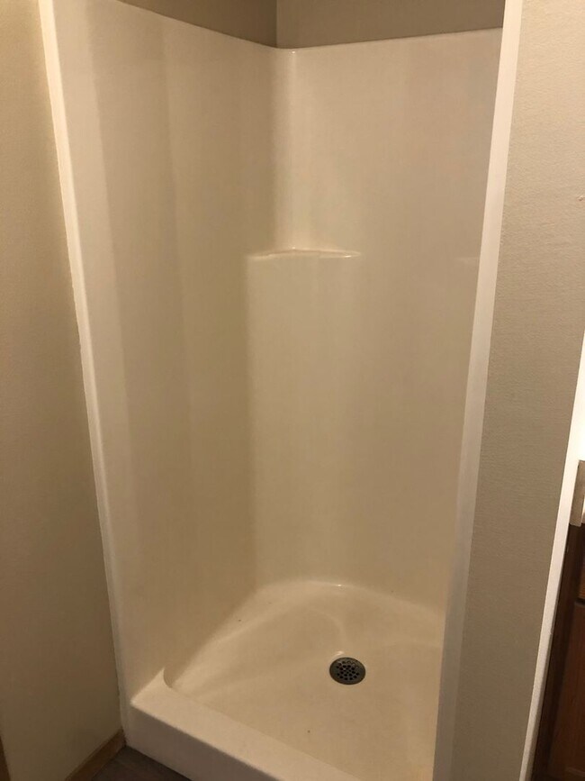 Building Photo - Updated 2 bedroom - 2 bath Duplex in Clever