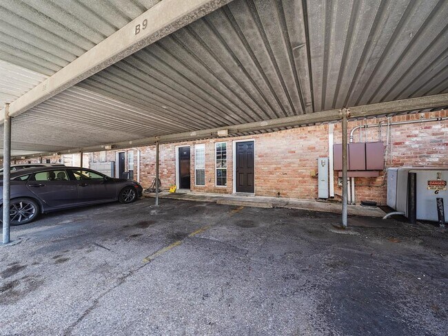 Building Photo - 6402 Del Monte Dr