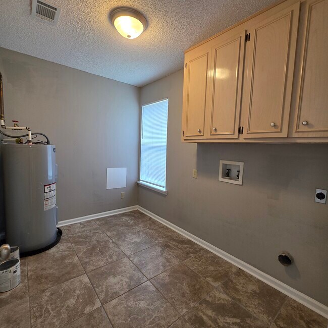 Building Photo - 130 Paloma Dr