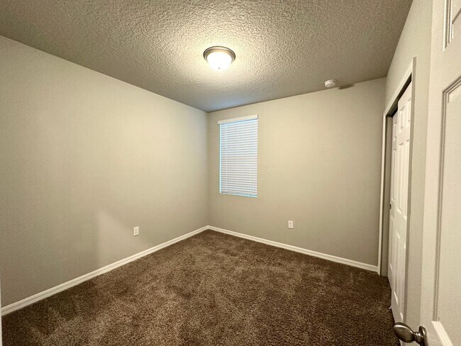 Building Photo - House for rent in Clermont in a convenience location