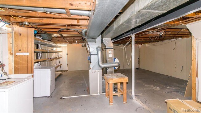 Building Photo - 32296 W 12 Mile Rd