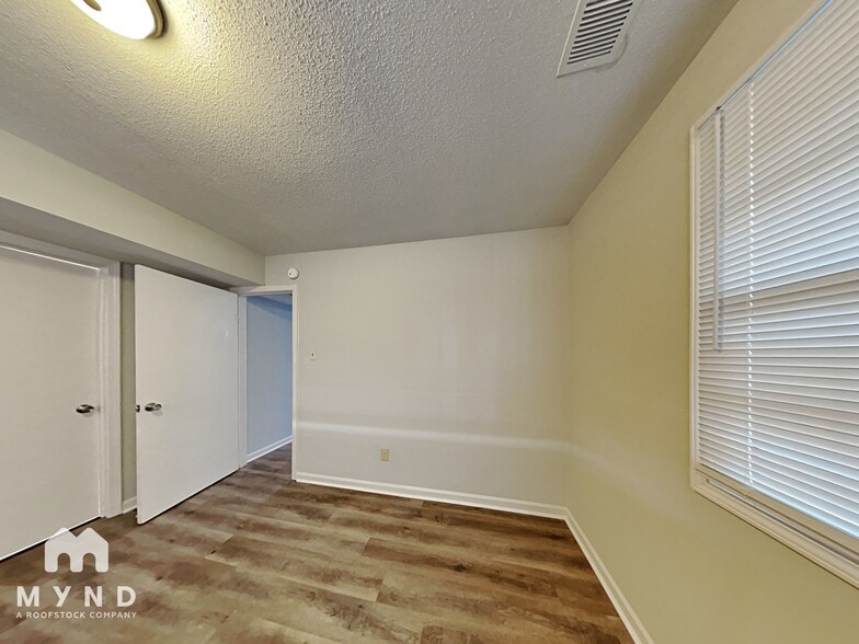 Building Photo - 4100 Navaho Ave