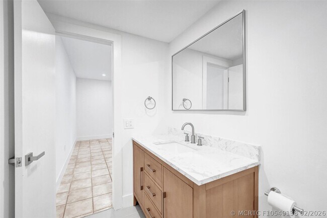 Building Photo - 4040 N Hills Dr