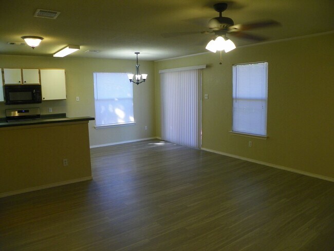 Building Photo - Welcome to this charming Centex home locat...