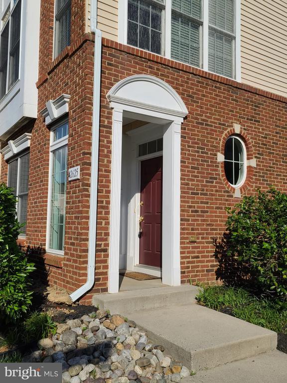 Building Photo - 42625 Homefront Terrace