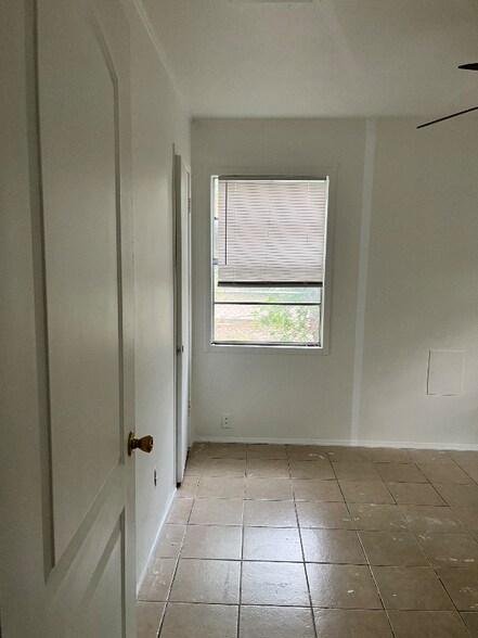 Building Photo - 1502 Duncan Ave