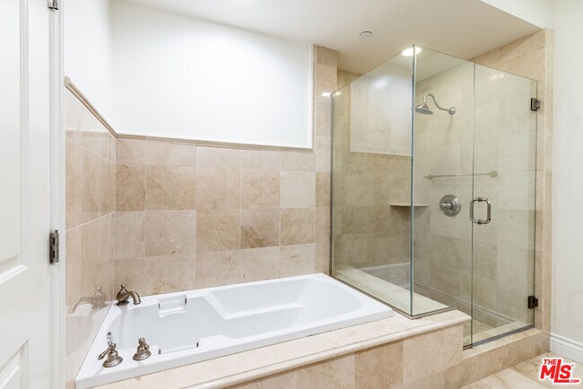 Building Photo - 2347 Fox Hills Dr