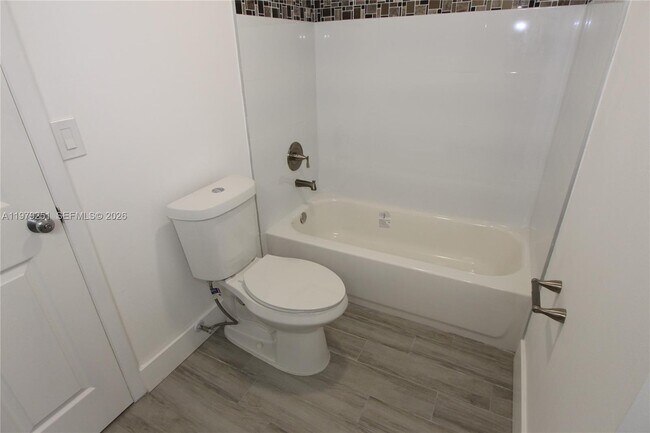 Building Photo - 2831 N Oakland Forest Dr