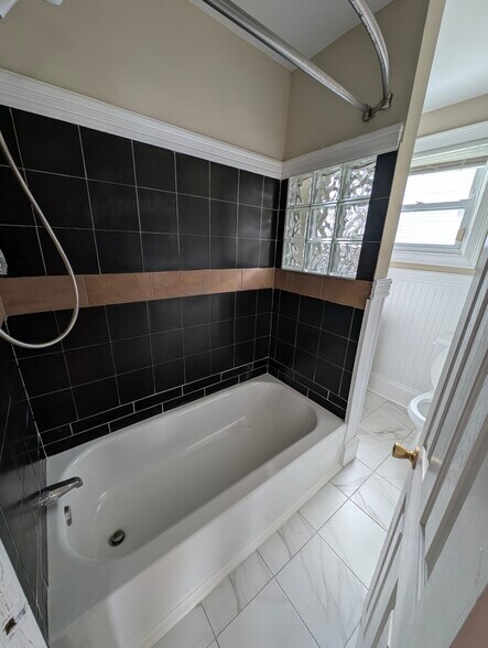 Tub, shower - 38 Williams St