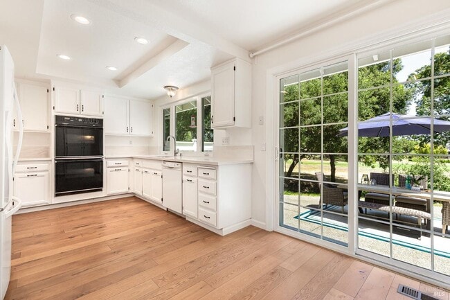 Building Photo - Welcome to your dream home in Oakmont, a v...